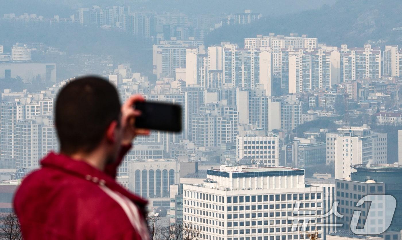 본문 이미지 - 서울 남산에서 바라본 서울 시내 아파트 단지의 모습. 2026.2.5 ⓒ 뉴스1 최지환 기자