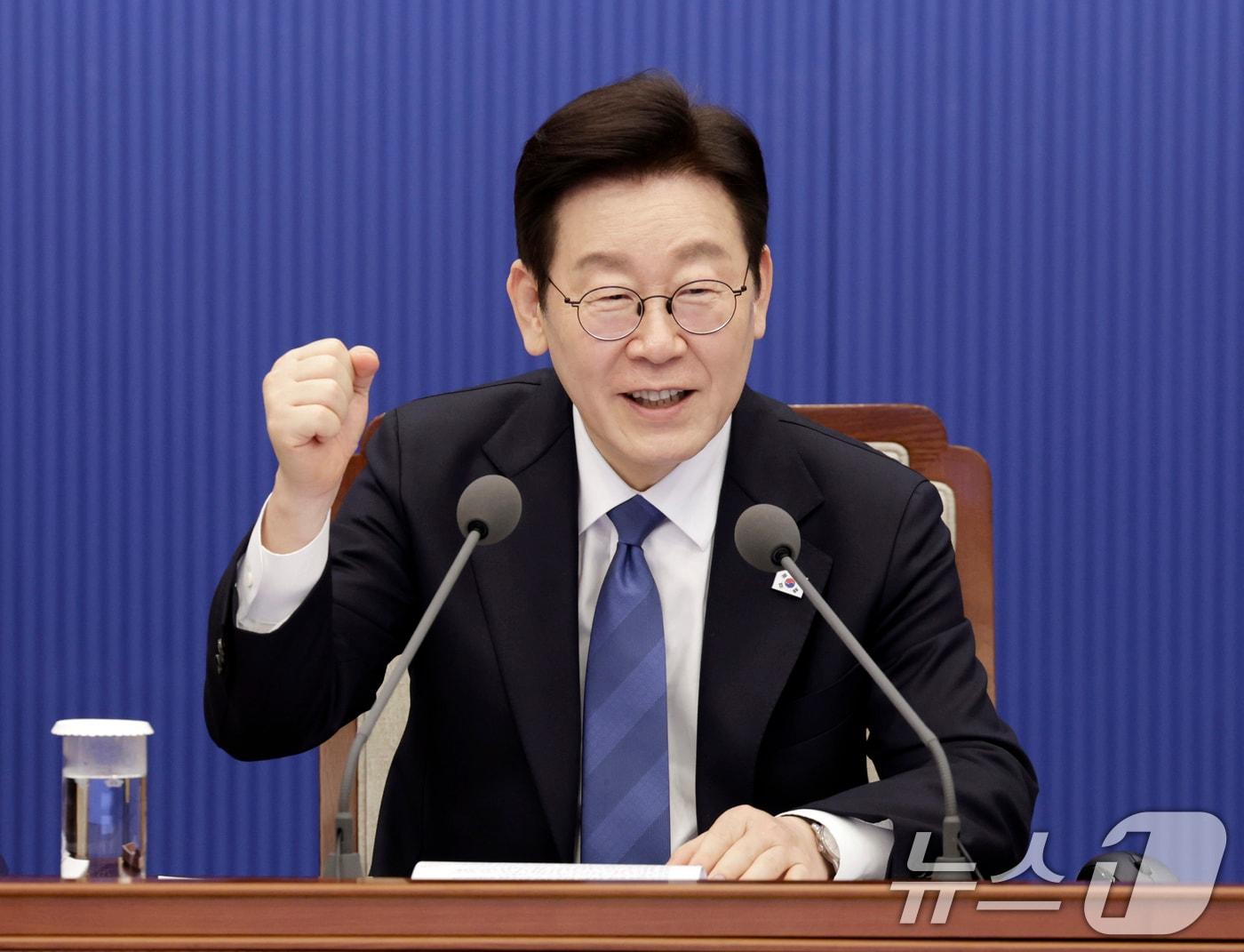 본문 이미지 - 이재명 대통령이 5일 청와대에서 열린 수석보좌관회의에서 발언을 하고 있다. (청와대통신사진기자단) 2026.2.5/뉴스1 ⓒ News1 이재명 기자