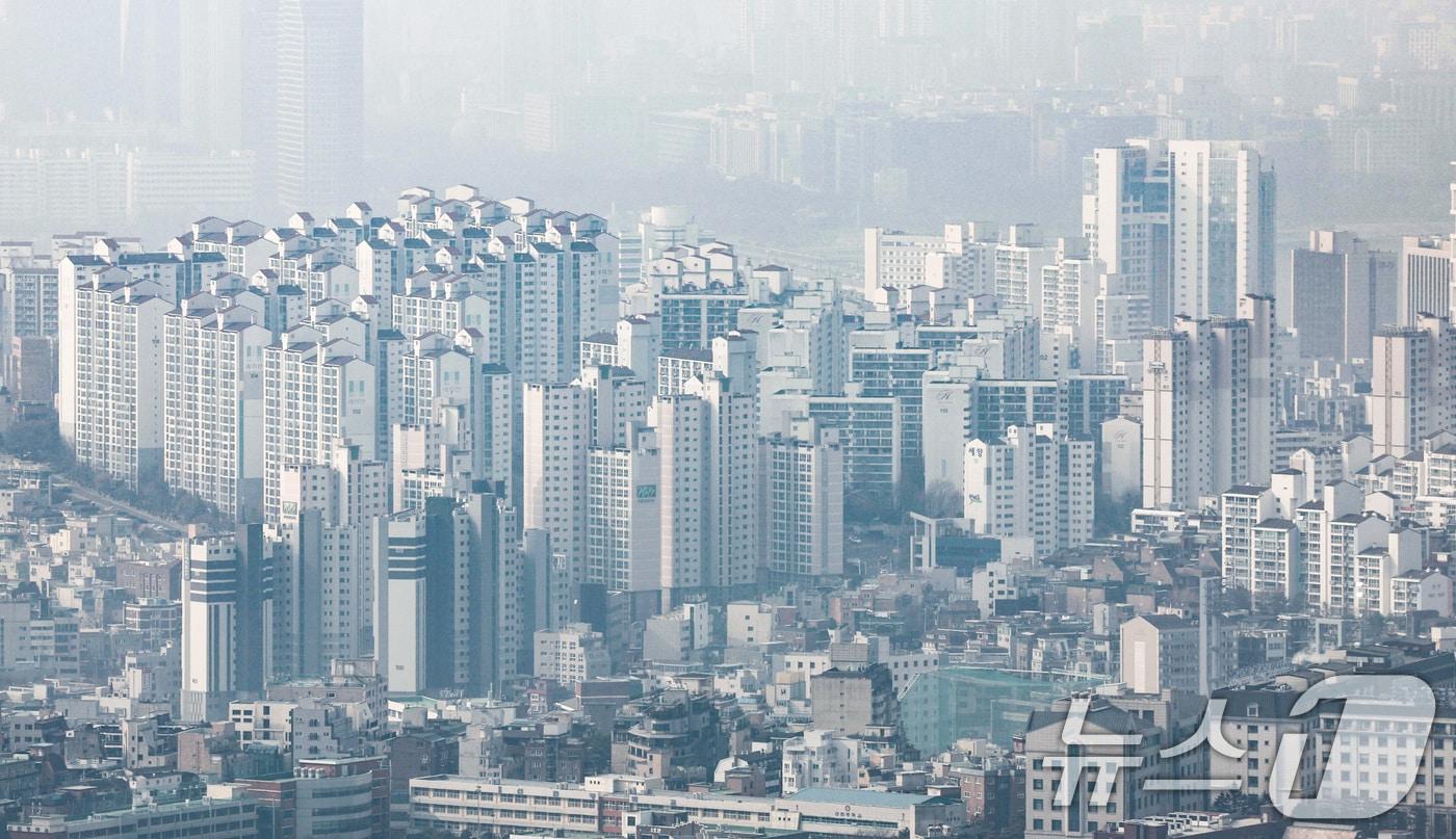 본문 이미지 -  서울 남산에서 바라본 서울 시내 아파트 단지의 모습.  2026.2.5/뉴스1 ⓒ News1 최지환 기자