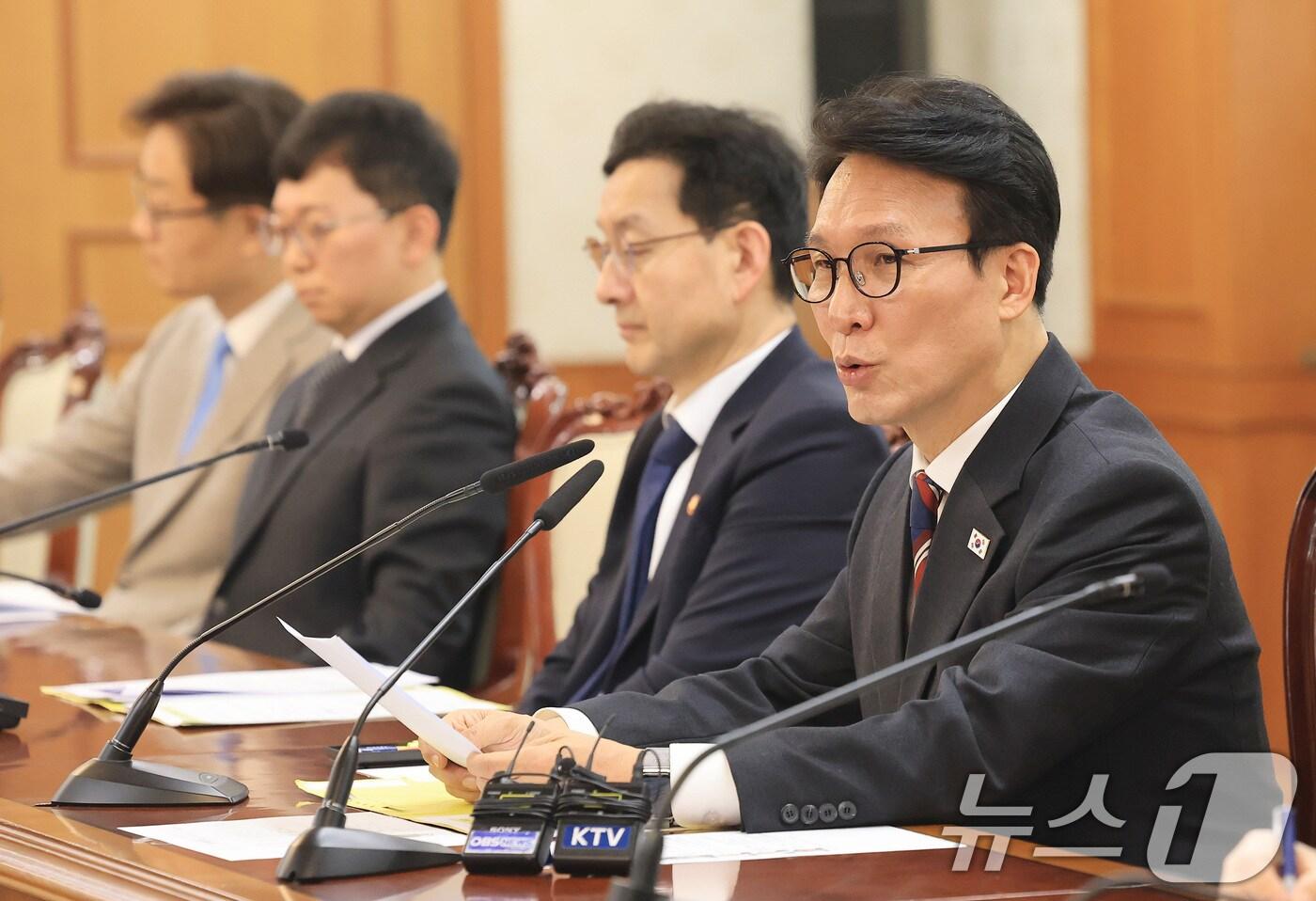 본문 이미지 - 김민석 국무총리가 5일 서울 종로구 정부서울청사에서 열린 색동원 사건 범정부 합동대응 TF 1차 회의에서 모두발언을 하고 있다. 2026.2.5/뉴스1 ⓒ News1 임세영 기자