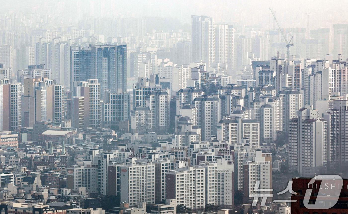 본문 이미지 - 서울 남산에서 바라본 서울 시내 아파트 단지의 모습. 2026.2.5 ⓒ 뉴스1 최지환 기자