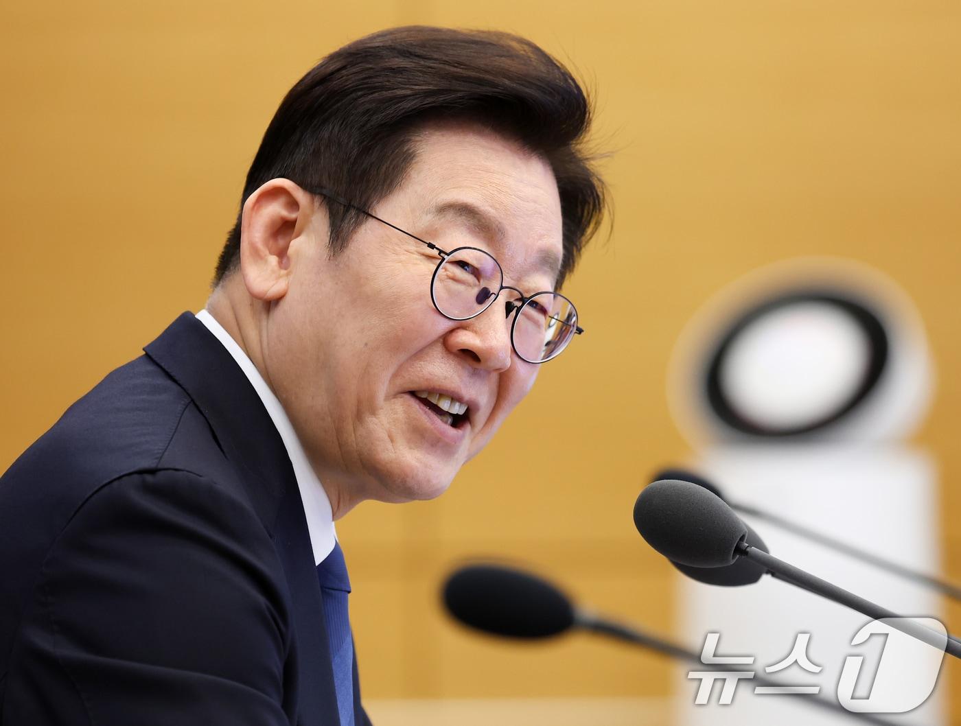 본문 이미지 - 이재명 대통령이 5일 청와대 여민관에서 열린 수석보좌관회의에서 발언하고 있다. (청와대통신사진기자단) 2026.2.5/뉴스1 ⓒ News1 허경 기자