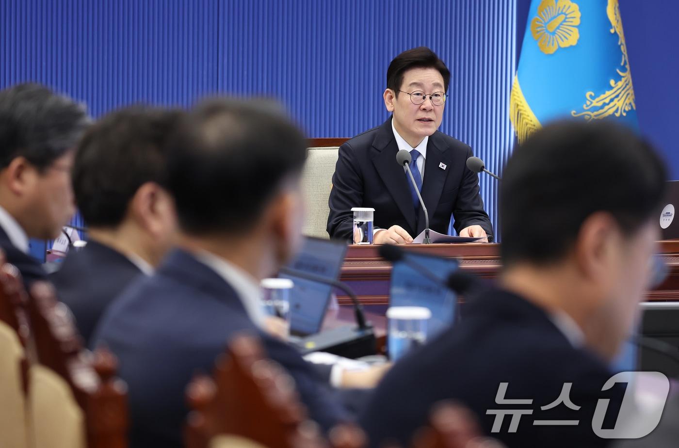 본문 이미지 - 이재명 대통령이 5일 청와대 여민관에서 열린 수석보좌관회의에서 발언하고 있다. (청와대통신사진기자단) 2026.2.5/뉴스1 ⓒ News1 허경 기자