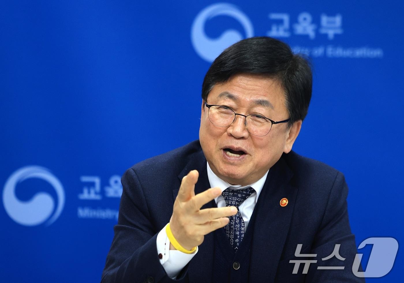 본문 이미지 - 최교진 교육부 장관. 2026.2.5 ⓒ 뉴스1 이호윤 기자