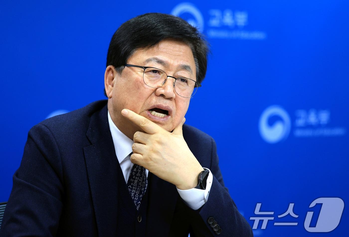 본문 이미지 - 최교진 교육부 장관. 2026.2.5 ⓒ 뉴스1 이호윤 기자