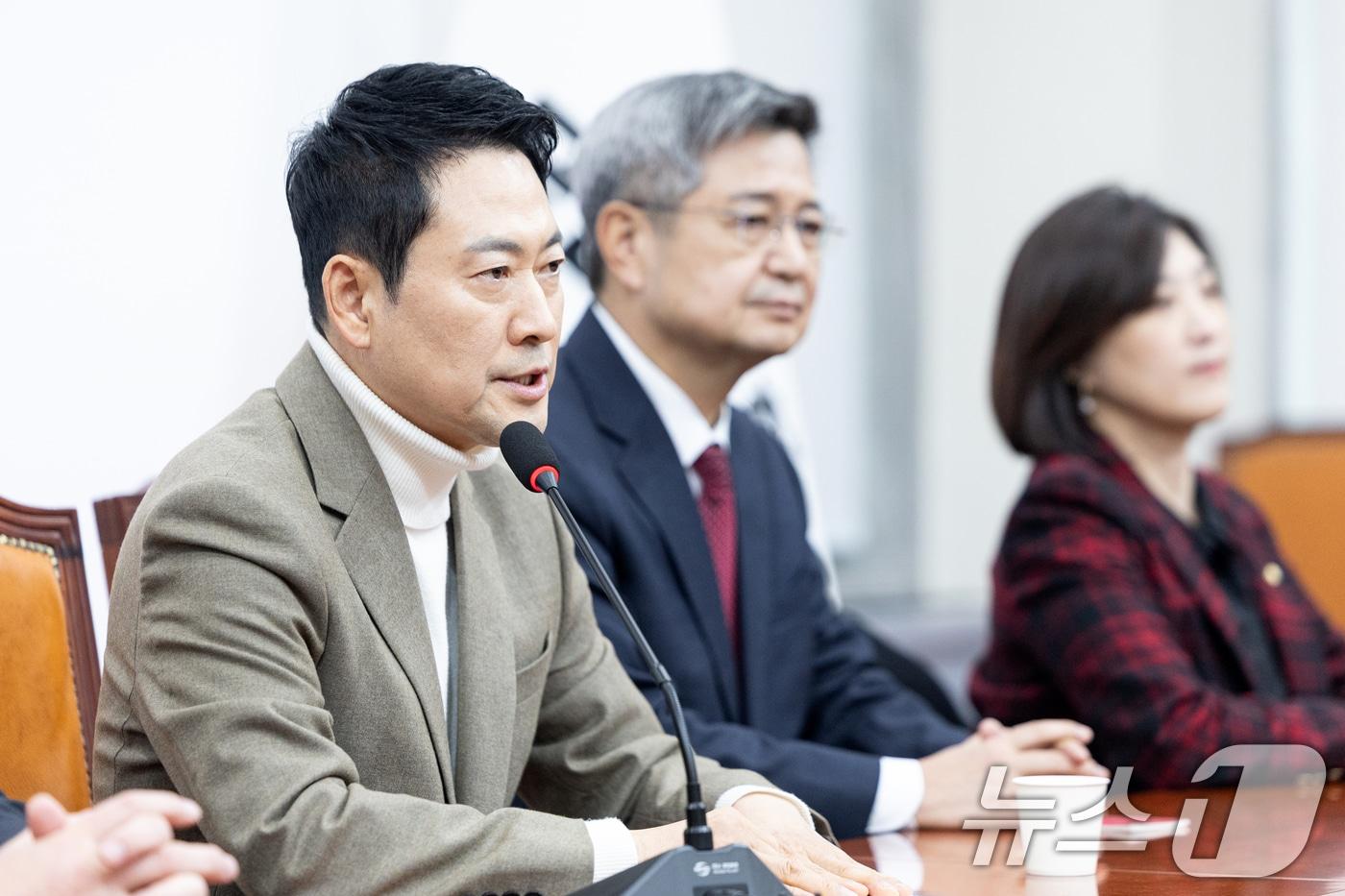 본문 이미지 - 장동혁 국민의힘 대표가 5일  국회에서 기자간담회를 열고 거취 표명 요구에 대한 입장을 밝히고 있다. 2026.2.5/뉴스1 ⓒ News1 이승배 기자