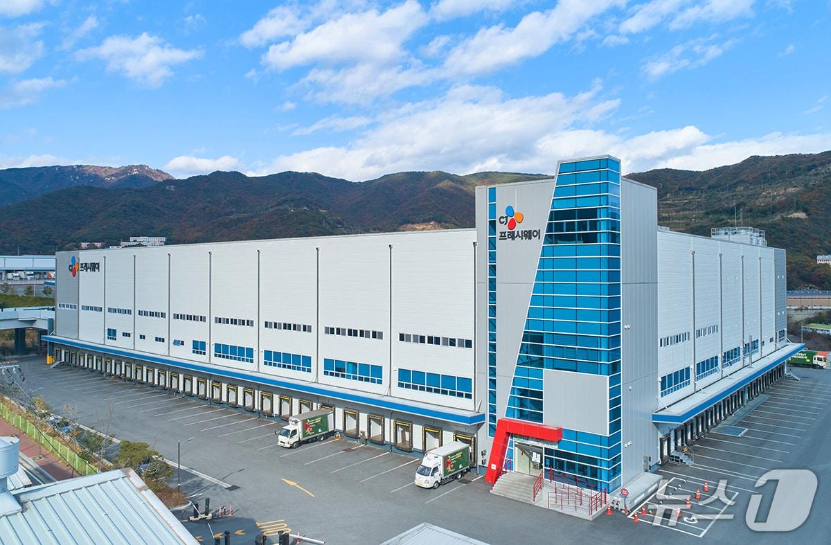 본문 이미지 - CJ프레시웨이 양산 물류센터.(CJ프레시웨이 제공)