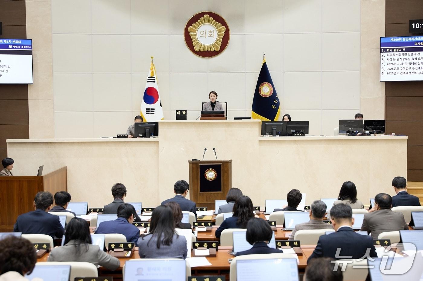 본문 이미지 - 5일 열린 용인시의회 제300회 임시회 제1차 본회의 모습.(시의회 제공)