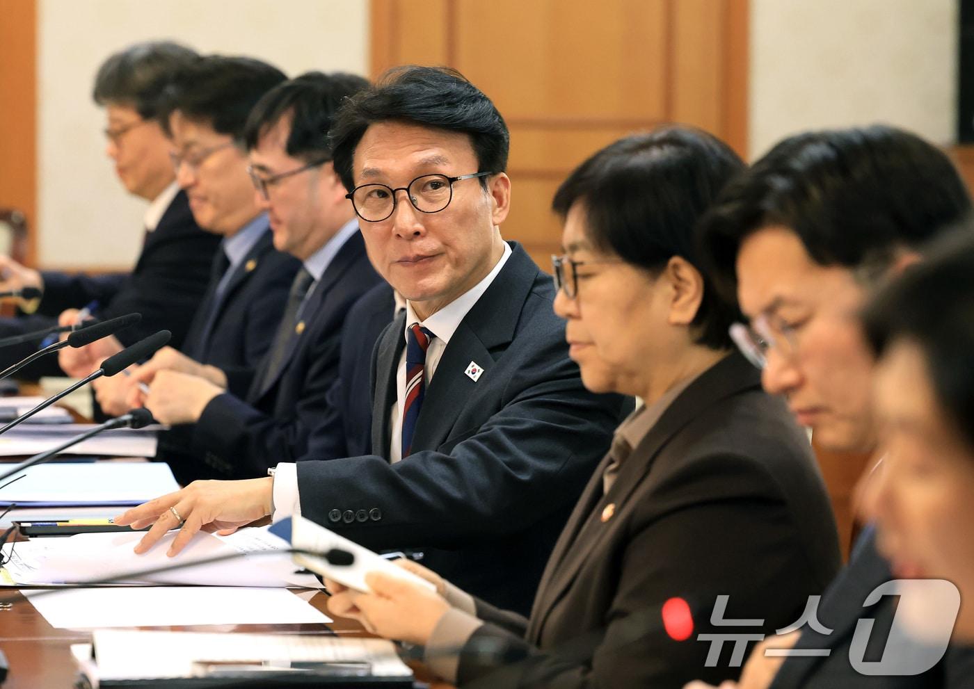 본문 이미지 - 김민석 국무총리가 5일 서울 종로구 정부서울청사에서 열린 국토공간 대전환 범정부협의회의에서 모두발언을 하고 있다. 2026.2.5/뉴스1 ⓒ News1 임세영 기자