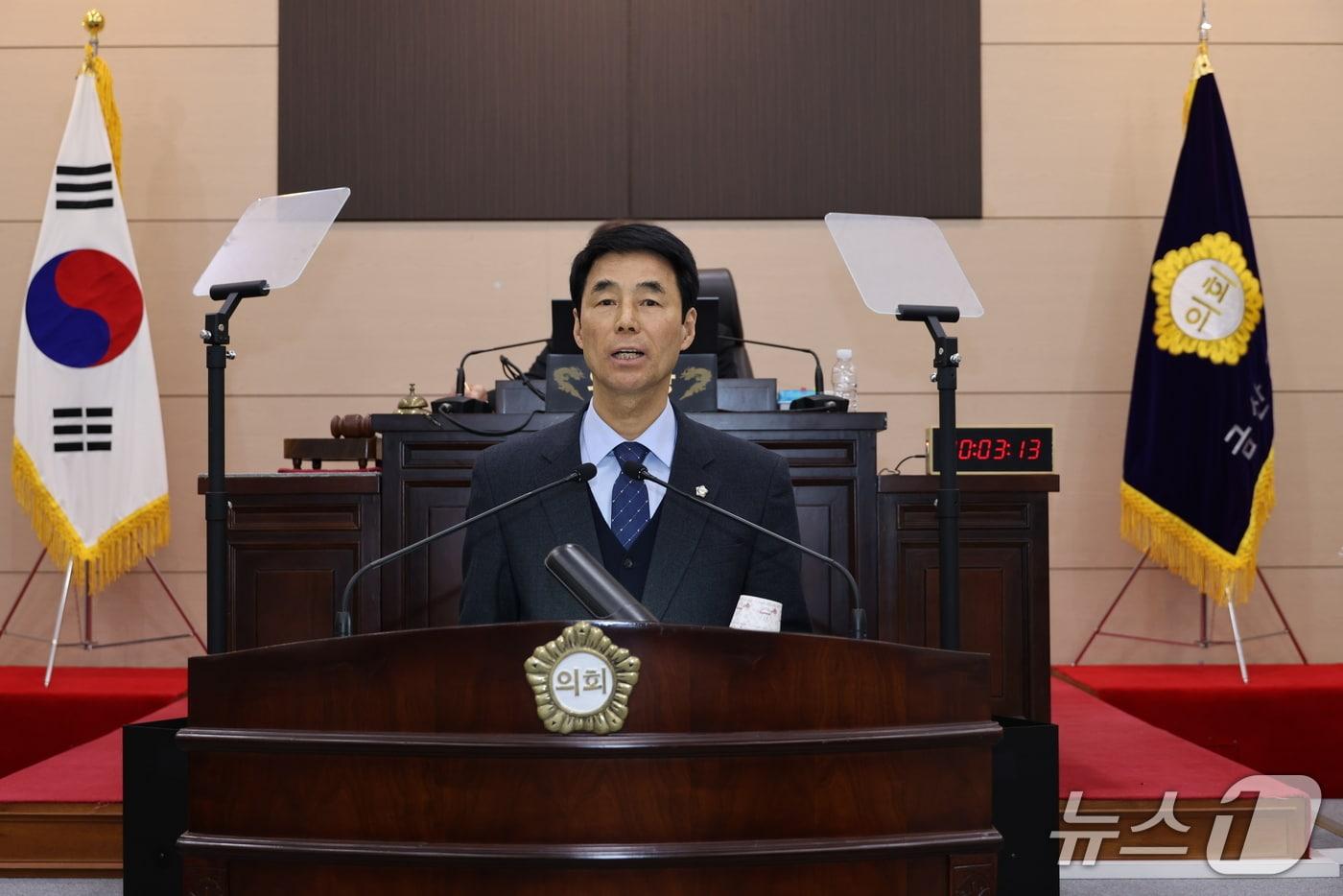 본문 이미지 - 5분 발언하는 정옥균 금산군의회 부의장 (금산군 제공.재판매 및 DB금지)/뉴스1