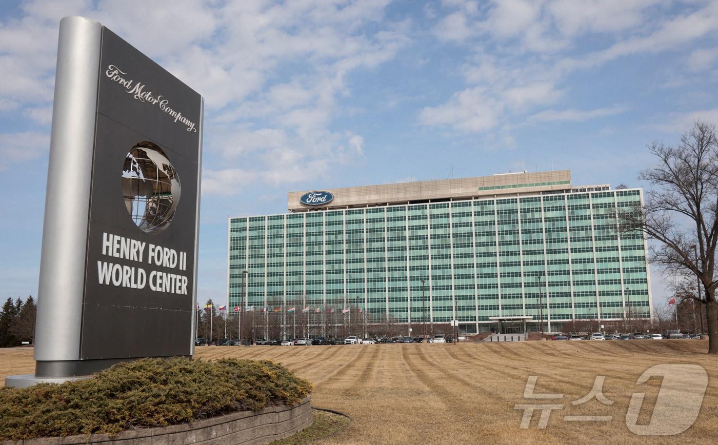 본문 이미지 - 미국 미시간주(州) 디어본에 자리한 현지 완성차 기업 포드 본사 전경(자료사진). 2025.03.12. ⓒ 로이터=뉴스1 ⓒ News1 김성식 기자
