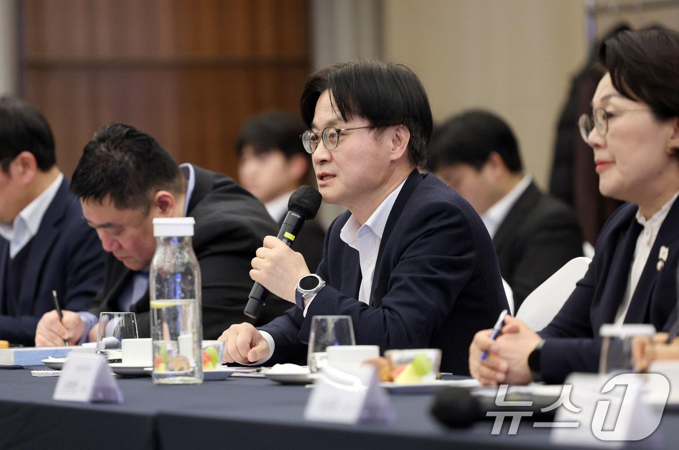 본문 이미지 - 김정관 산업통상부 장관이 5일 오후 대구광역시 동구 메리어트호텔에서 열린 대구 지역 M.AX 간담회에서 인사말을 하고 있다. (산업통상부 제공. 재판매 및 DB 금지) 2026.2.5/뉴스1