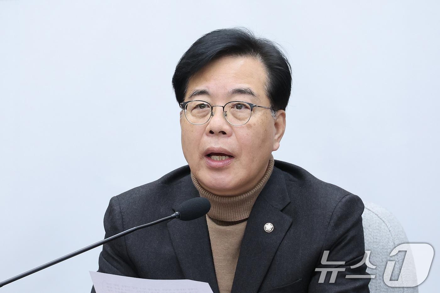본문 이미지 - 송언석 국민의힘 원내대표가 6일 서울 여의도 국회에서 열린 원내대책회의에서 발언하고 있다. 2026.2.6 ⓒ 뉴스1 신웅수 기자
