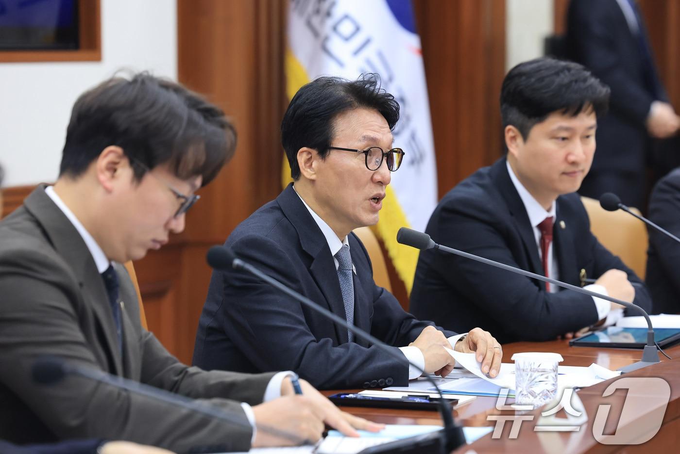 본문 이미지 - 김민석 국무총리가 6일 서울 종로구 정부서울청사에서 열린 제1차 청년정책 관계장관회의에서 모두발언을 하고 있다. 2026.2.6/뉴스1 ⓒ News1 임세영 기자