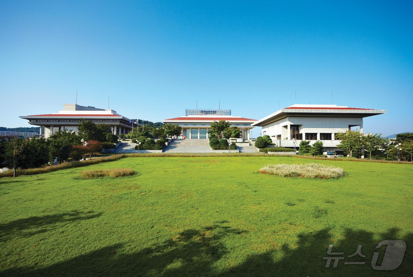 본문 이미지 - 부산문화회관 전경 (부산문화회관 제공. 재판매 및 DB금지)