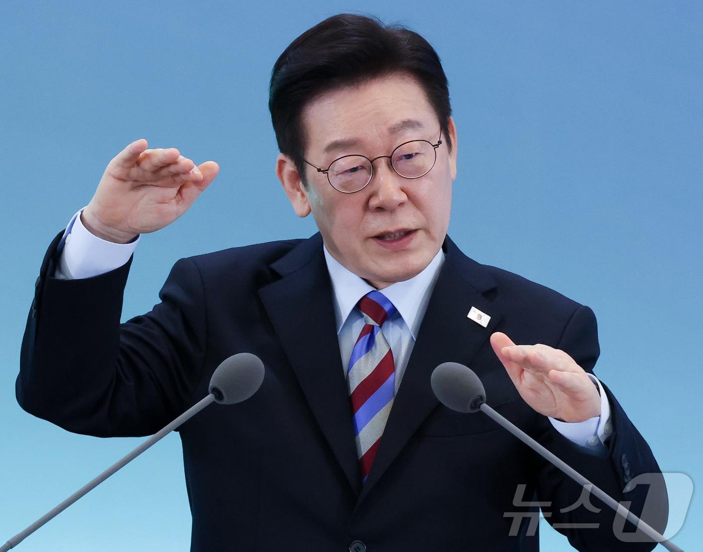 본문 이미지 - 이재명 대통령이 6일 창원 성산구 창원컨벤션센터에서 열린 '경남의 마음을 듣다' 타운홀 미팅에서 발언을 하고 있다. (청와대통신사진기자단) 2026.2.6 ⓒ 뉴스1 이재명 기자