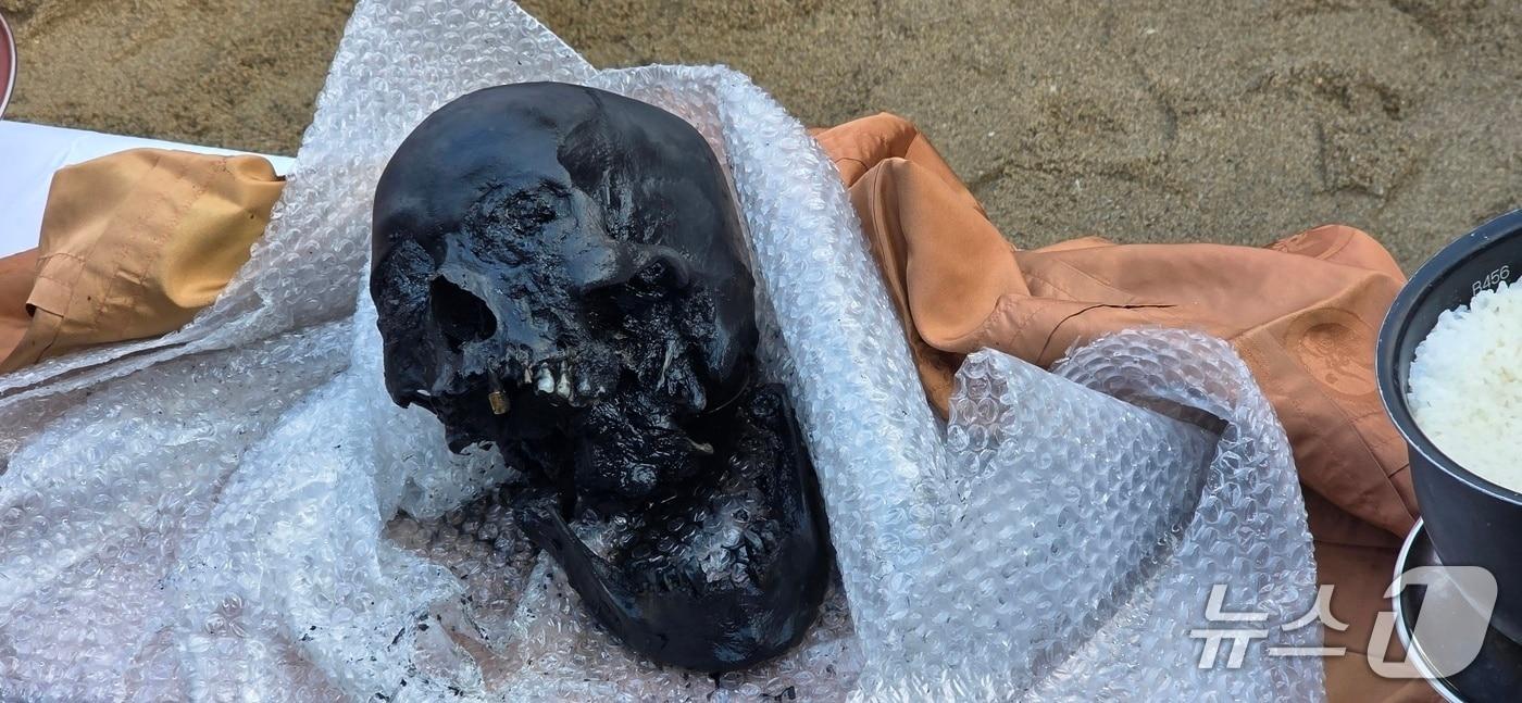 본문 이미지 - 일본 조세이탄광 수몰사고 희생자 중 1명의 유해가 추가 발굴됐다.