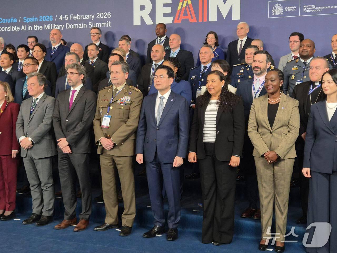 본문 이미지 - 정연두 외교전략정보본부장은 2월 4~5일 스페인 아코루냐에서 열린 '2026 인공지능의 책임있는 군사적 이용에 관한 고위급회의(제3차 REAIM 고위급회의)'에 참석했다. 2026.02.06. (외교부 제공)