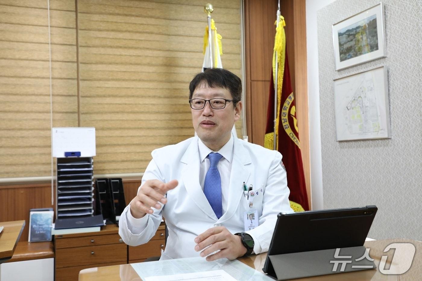 본문 이미지 - 정신 전남대학교병원장이 9일 취임 2주년을 맞아 전남대병원의 성과와 나아갈 미래를 설명하고 있다.(전남대학교병원 제공. 재판매 및 DB 금지) 2026.2.8