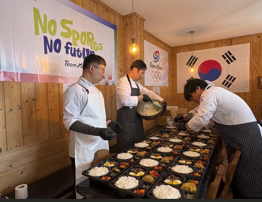 본문 이미지 - 6일(한국시간) 이탈리아 밀라노에 오픈한 급식지원센터. (대한체육회 제공)