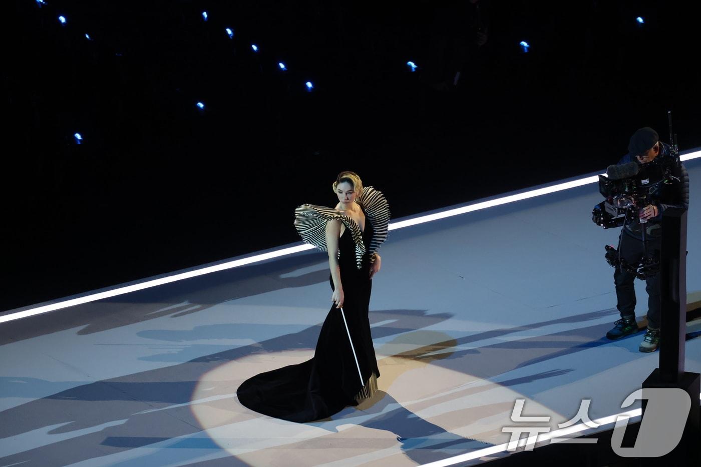 6일 오후(현지시간) 이탈리아 밀라노 산시로 올림픽 스타디움에서 열린 2026 밀라노·코르티나담페초 동계올림픽대회 개회식에서 '이탈리아의 조화 : 판타지아'를 주제로 공연이 펼쳐지고 있다. 2026.2.7 ⓒ 뉴스1 김진환 기자