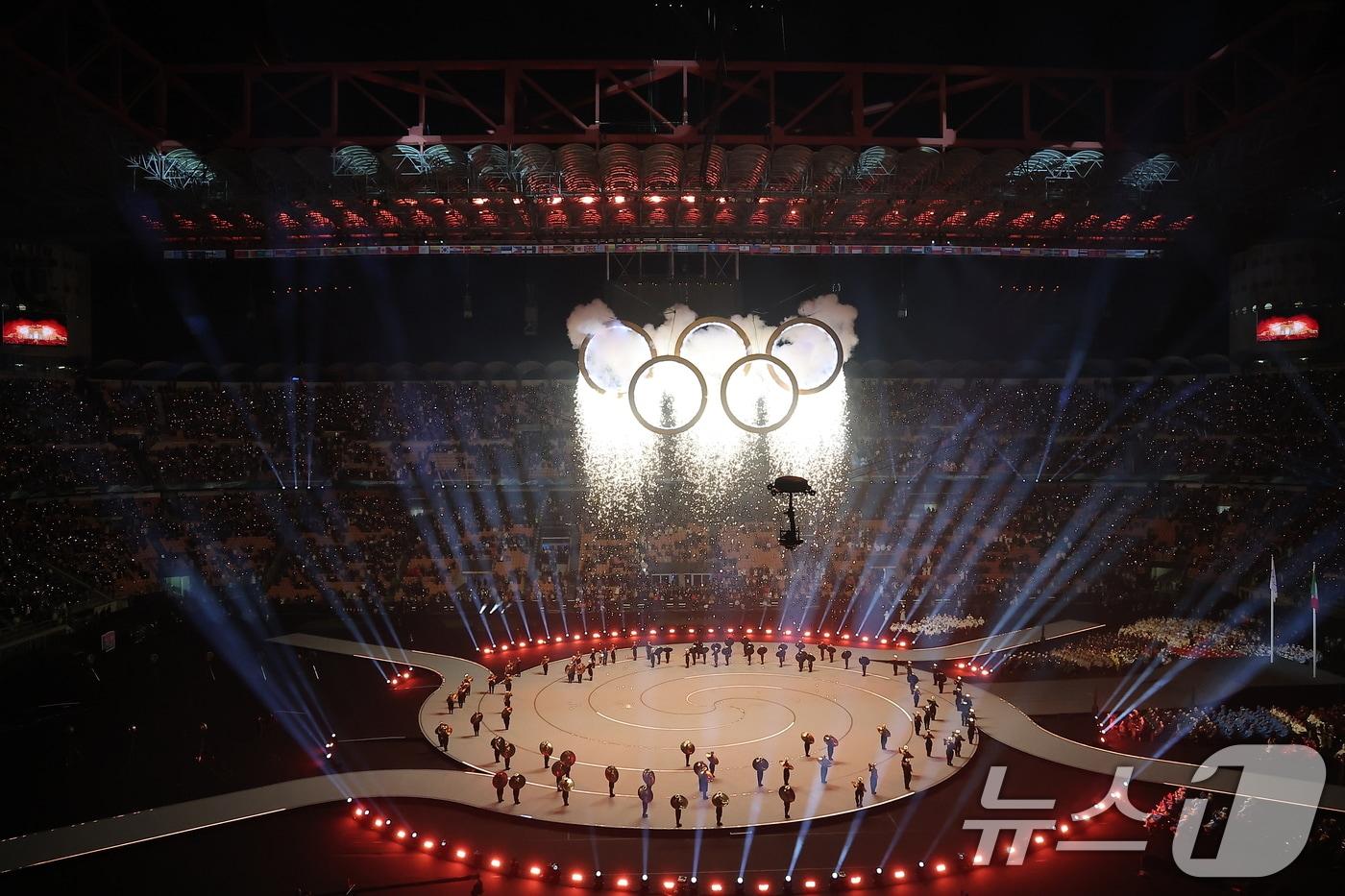 본문 이미지 - 7일(한국시간) 이탈리아 산시로 스타디움에서 2026 밀라노·코르티나담페초 동계 올림픽 개회식이 열렸다. ⓒ 뉴스1 김성진 기자