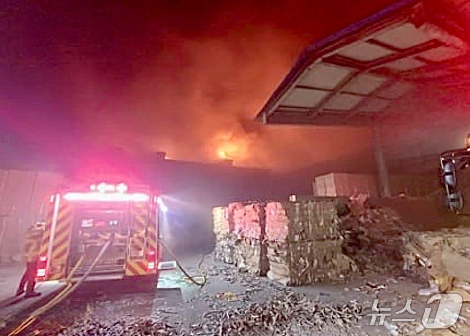 본문 이미지 - 화재 현장 모습.(경기도소방재난본부 제공)