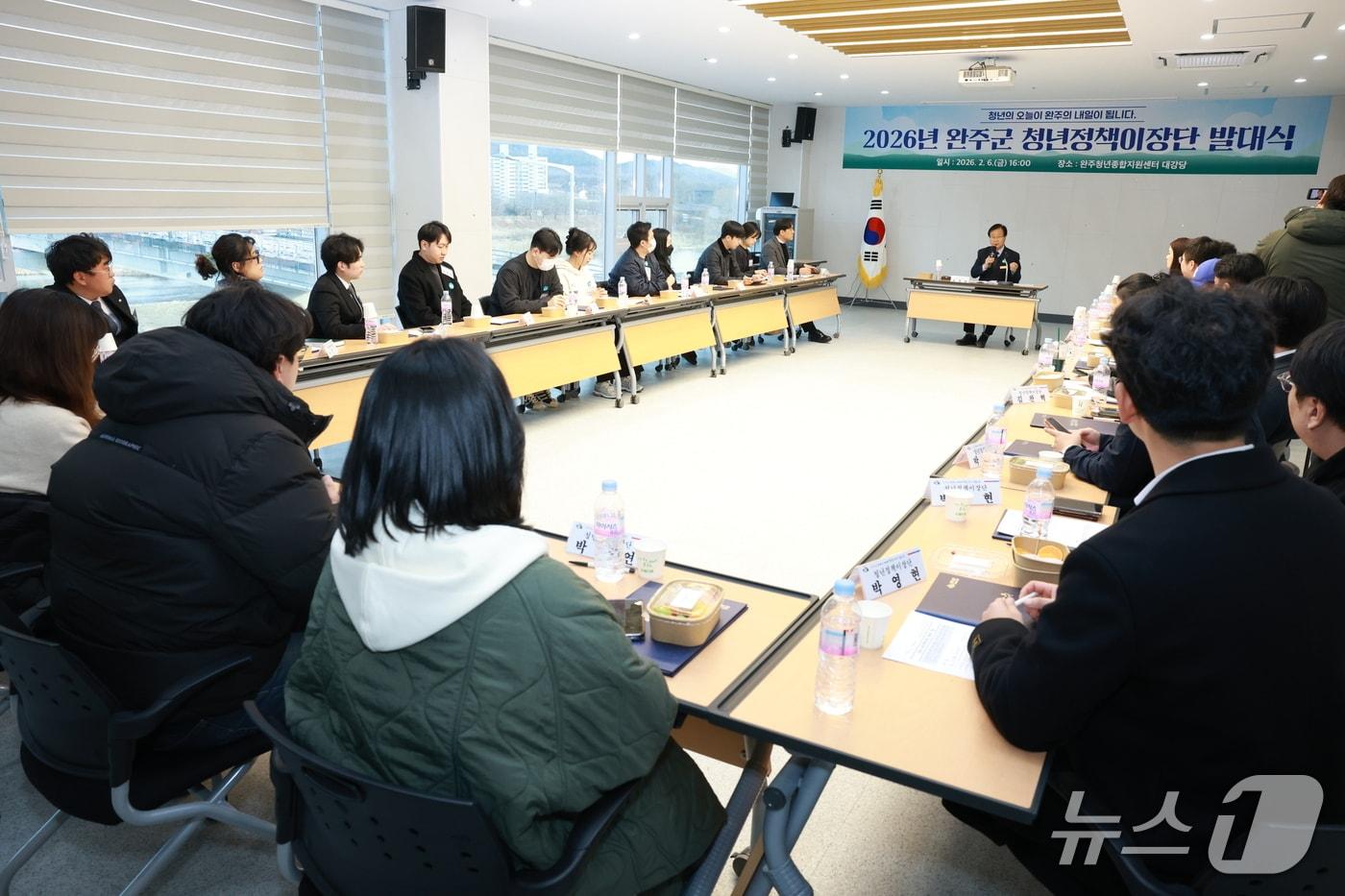 본문 이미지 - 완주군은 전날(6일) 완주청년종합지원센터 대강당에서 '2026년 완주군 청년정책이장단 발대식'을 개최했다고 7일 밝혔다.(완주군 제공. 재판매 및 DB금지)2026.2.7/뉴스1