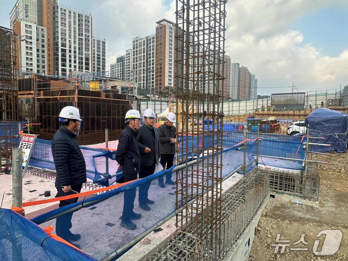 본문 이미지 - 공동주택 품질점검 모습.(전남도 제공. 재판매 및 DB금지) 2026.2.7/뉴스1