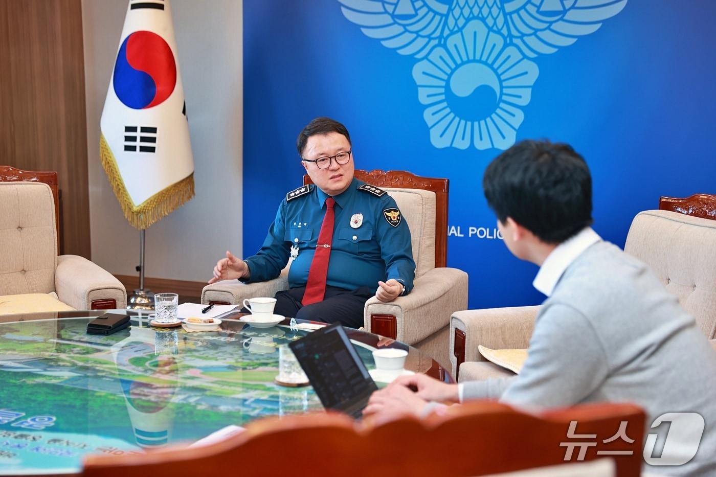 본문 이미지 - 지난 6일  김성희 경찰대학장 직무대리가 충남 아산 경찰대학에서 뉴스1과 인터뷰를 하고 있다.(경찰대 제공)