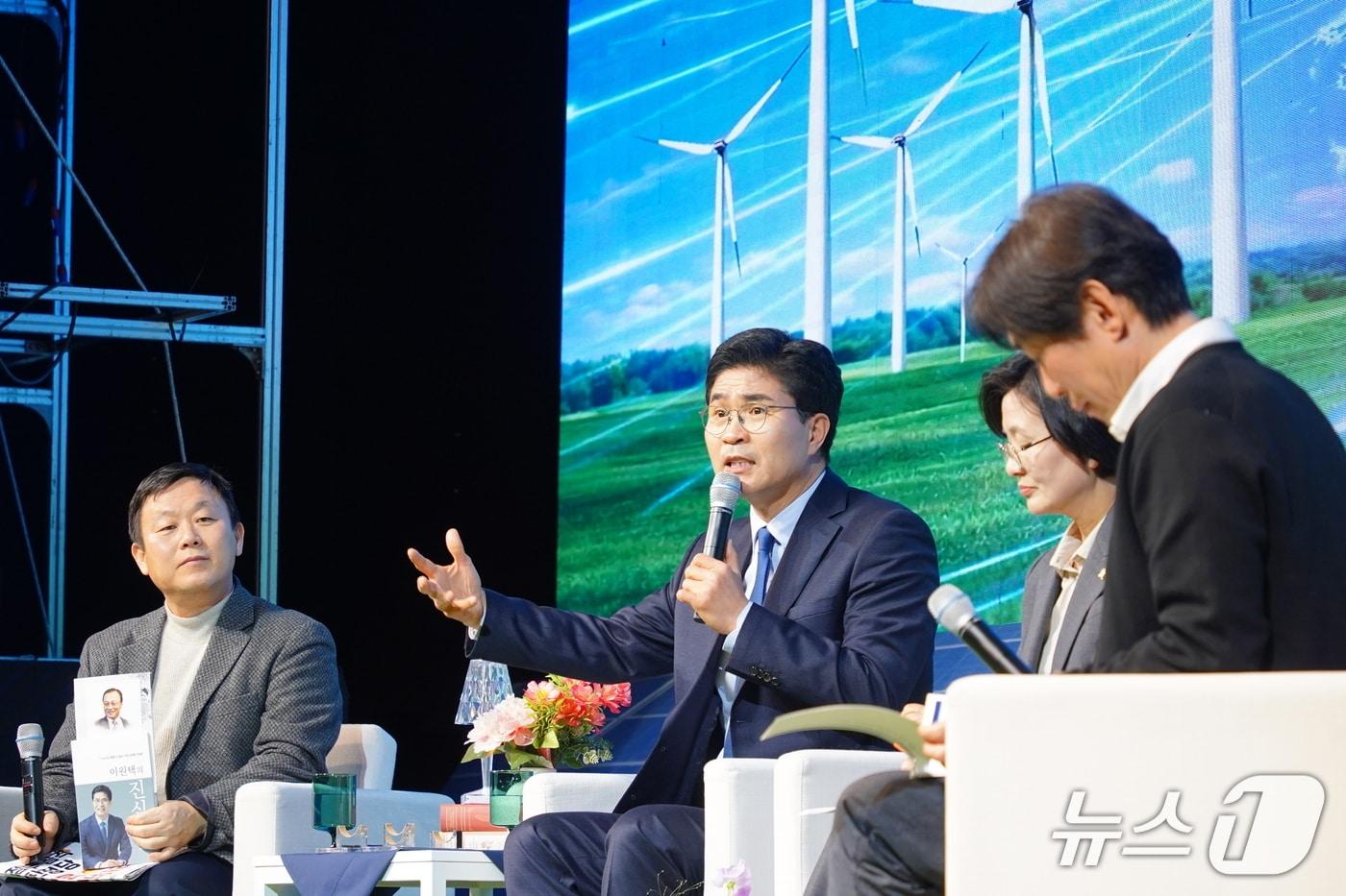 본문 이미지 - 전북도지사 출마를 선언한 이원택 의원이 전주대학교에서 북콘서트를 갖고 있다.(의원실제공, 재판매 및 DB금지)2026.2.8/뉴스1