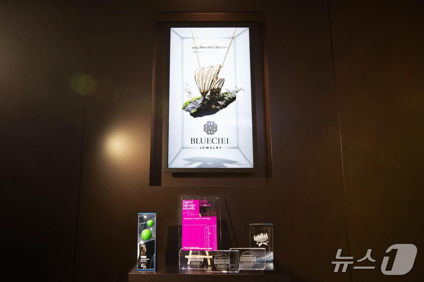 본문 이미지 - 삼성전자 초슬림 무안경 3D '삼성 스페이셜 사이니지'(삼성전자 제공)