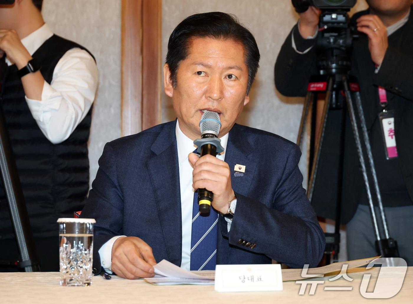 본문 이미지 - 정청래 더불어민주당 대표가 지난 8일 오후 서울 종로구 국무총리공관에서 열린 고위당정협의회에서 발언하고 있다. (공동취재) 2026.2.8 ⓒ 뉴스1 최지환 기자