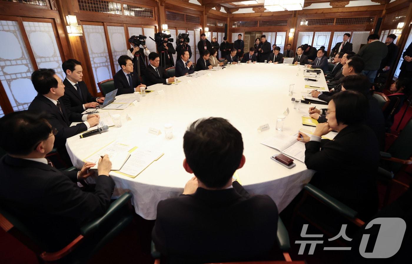 본문 이미지 - 정청래 더불어민주당 대표가 8일 오후 서울 종로구 국무총리공관에서 열린 고위당정협의회에서 발언하고 있다. (공동취재) 2026.2.8 ⓒ 뉴스1 최지환 기자