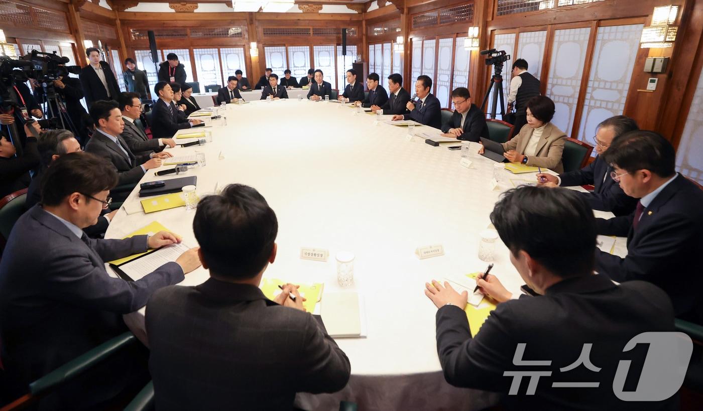 본문 이미지 - 정청래 더불어민주당 대표가 8일 오후 서울 종로구 국무총리공관에서 열린 고위당정협의회에서 발언하고 있다. (공동취재) 2026.2.8 ⓒ 뉴스1 최지환 기자