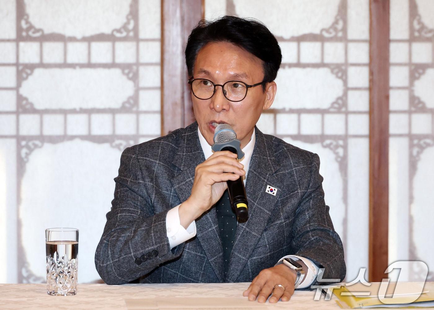 본문 이미지 - 김민석 국무총리가 8일 오후 서울 종로구 국무총리공관에서 열린 고위당정협의회에서 발언하고 있다. (공동취재) 2026.2.8 ⓒ 뉴스1 최지환 기자