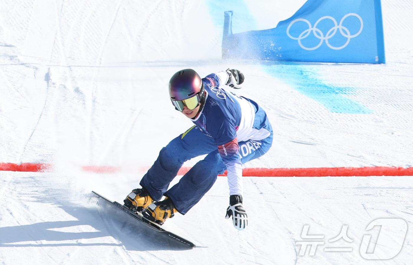 본문 이미지 - 스노보드 이상호의 경기 모습. 2026.2.8 ⓒ 뉴스1 김진환 기자