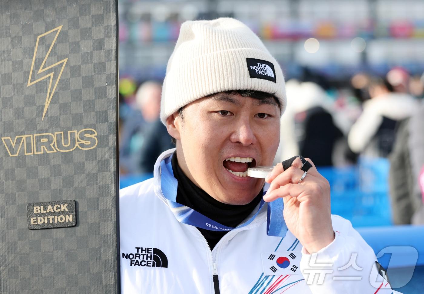 본문 이미지 - 스노보드 남자 평행 대회전에서 값진 은메달을 획득한 김상겸. ⓒ 뉴스1 김진환 기자