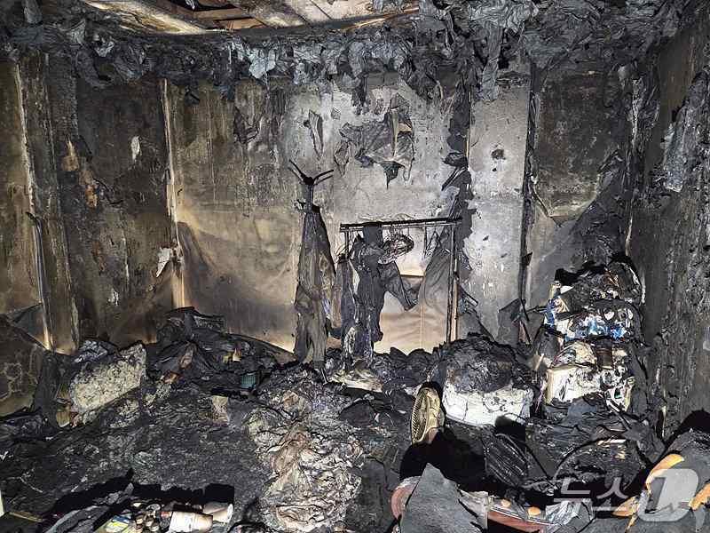 본문 이미지 -  천안 동남구 문화동 원룸 화재 현장. (천안동남소방서 제공, 재판매 및 DB금지) / 뉴스1