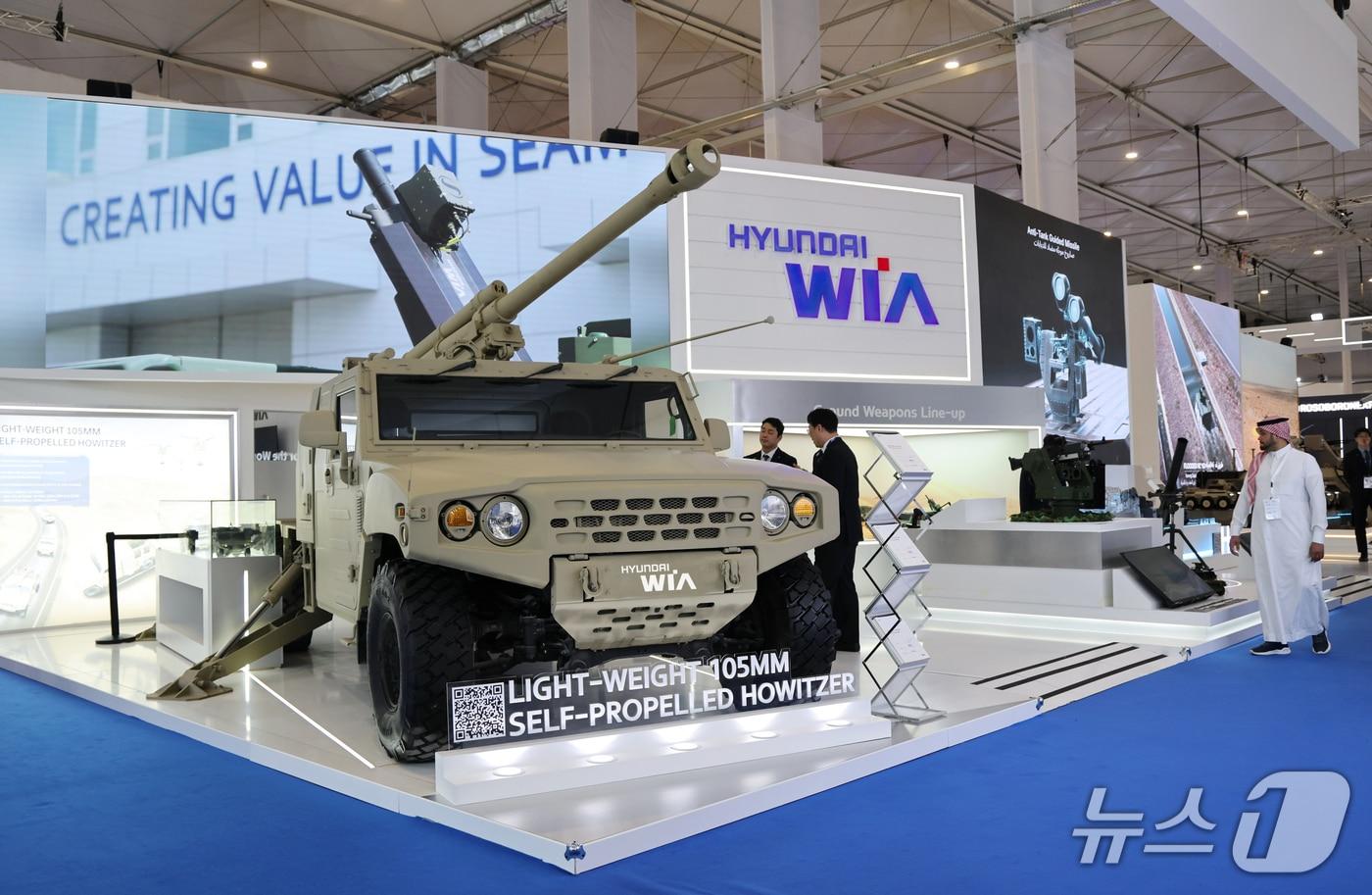 본문 이미지 - 사우디아라비아 리야드에서 8일(현지시간) 개막한 방위산업 전시회 'WDS 2026'에 참가한 현대위아의 전시장 모습. (현대위아 제공) 