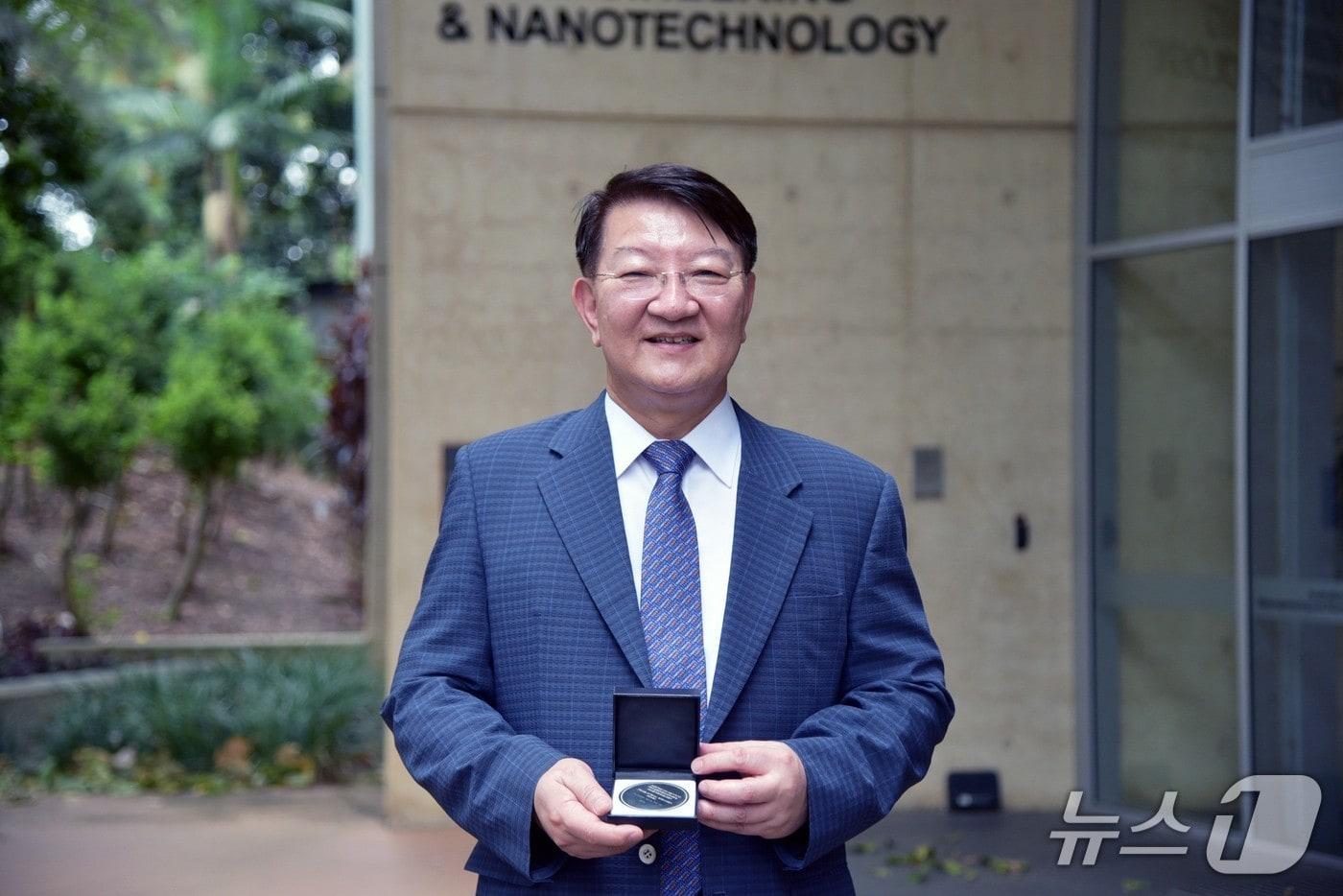 본문 이미지 - 호주 퀸즐랜드대 AIBN 메달을 수상한 이상엽 KAIST 특훈교수(KAIST 제공) /뉴스1