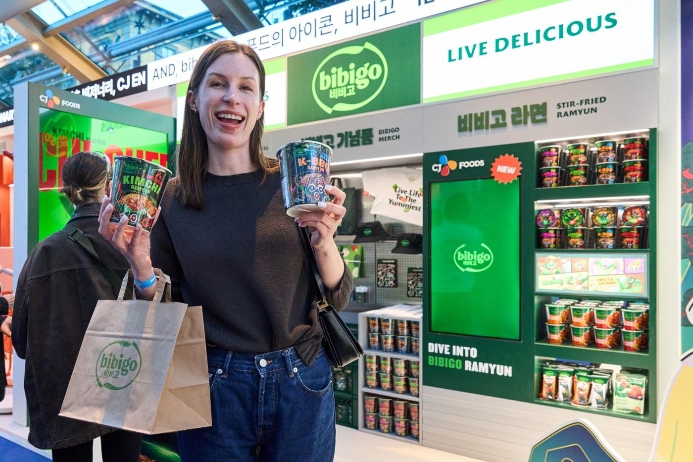 본문 이미지 - CJ가 밀라노 코리아하우스 홍보관에 K푸드-콘텐츠-뷰티를 함께 즐길 수 있는 체험 공간을 마련했다.(CJ 제공)