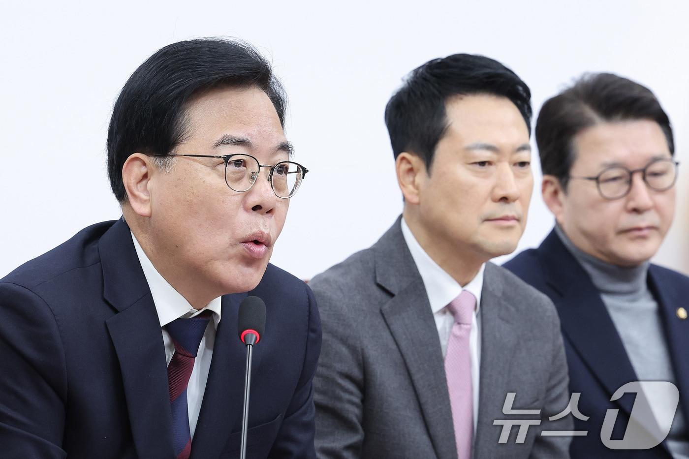 본문 이미지 - 송언석 국민의힘 원내대표가 9일 서울 여의도 국회에서 열린 최고위원회의에서 발언하고 있다. 2026.2.9 ⓒ 뉴스1 신웅수 기자