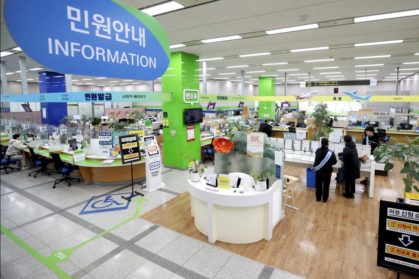 본문 이미지 - 성동구청 1층 행복민원실 전경(성동구 제공)