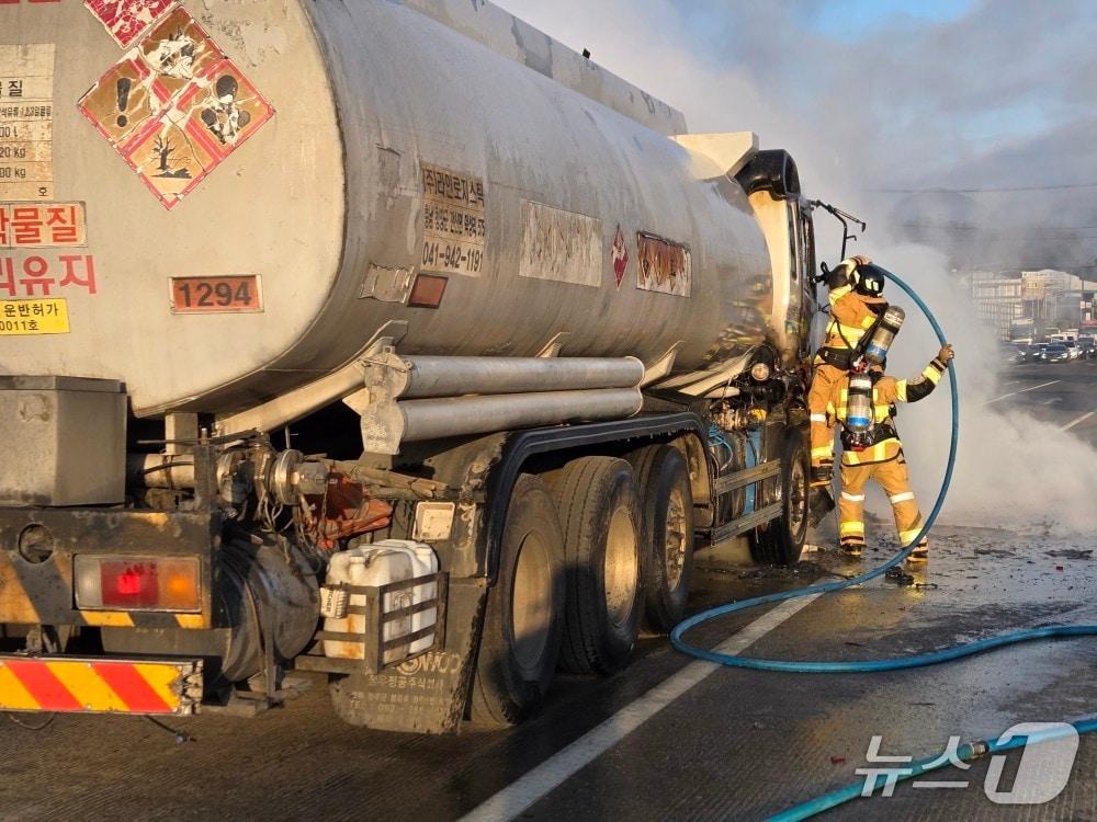 본문 이미지 -  천안 광덕면 교통사고 현장. (세종소방본부 제공, 재판매 및 DB금지) / 뉴스1