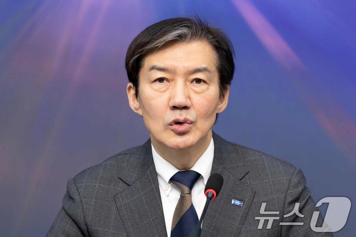 본문 이미지 - 조국 조국혁신당 대표가 9일 서울 여의도 국회에서 열린 최고위원회 회의에서 모두발언하고 있다. 2026.2.9 ⓒ 뉴스1 이승배 기자