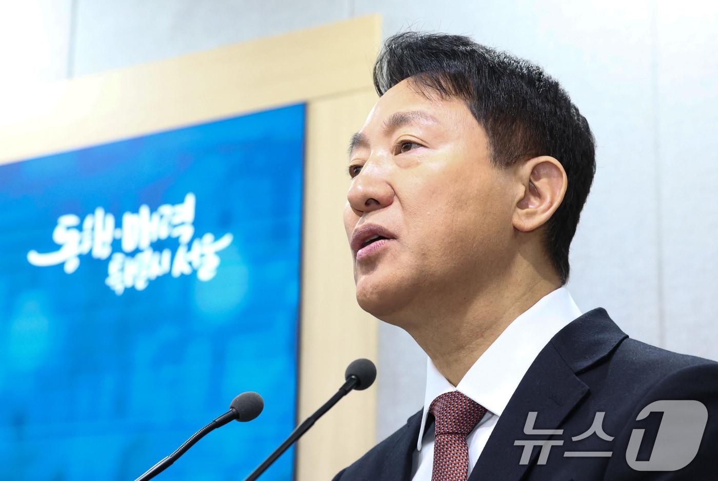 본문 이미지 - 오세훈 서울시장이 9일 서울 중구 서울시청에서 열린 민생경제 활성화 대책 기자설명회에서 발언하고 있다. 2026.2.9 ⓒ 뉴스1 최지환 기자