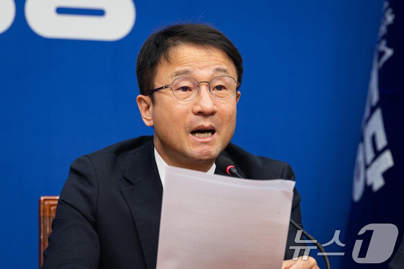 본문 이미지 - 한병도 더불어민주당 원내대표가 9일 서울 여의도 국회에서 열린 최고위원회의에서 모두 발언을 하고 있다. 2026.2.9 ⓒ 뉴스1 유승관 기자