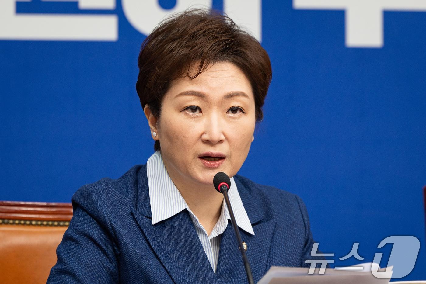 본문 이미지 - 이언주 더불어민주당 최고위원이 9일 서울 여의도 국회에서 열린 최고위원회의에서 모두 발언을 하고 있다. 2026.2.9 ⓒ 뉴스1 유승관 기자