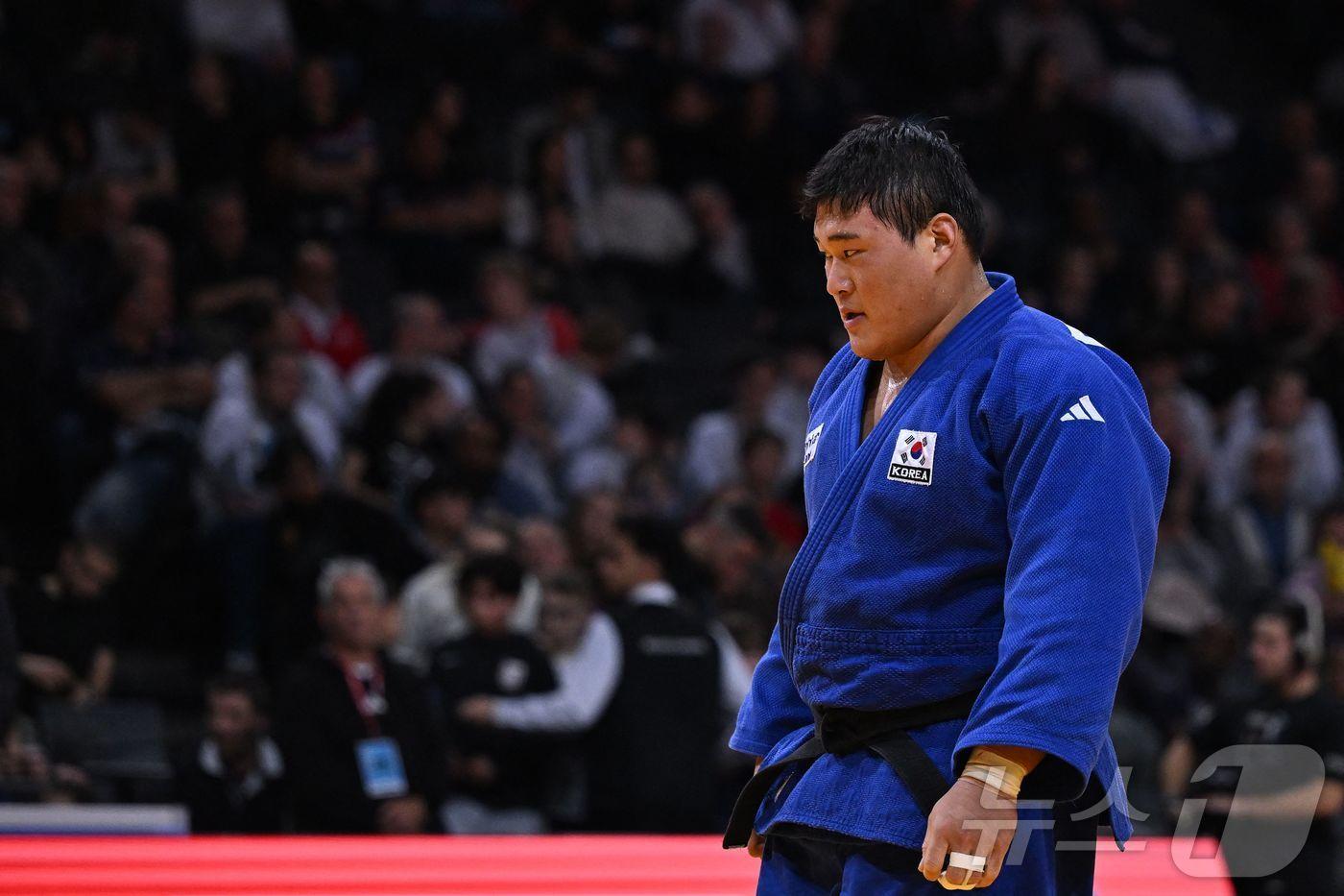 본문 이미지 - 김민종은 9일(한국시간) 2026 파리 그랜드슬램 남자 100㎏이상급 동메달을 획득했다. ⓒ AFP=뉴스1